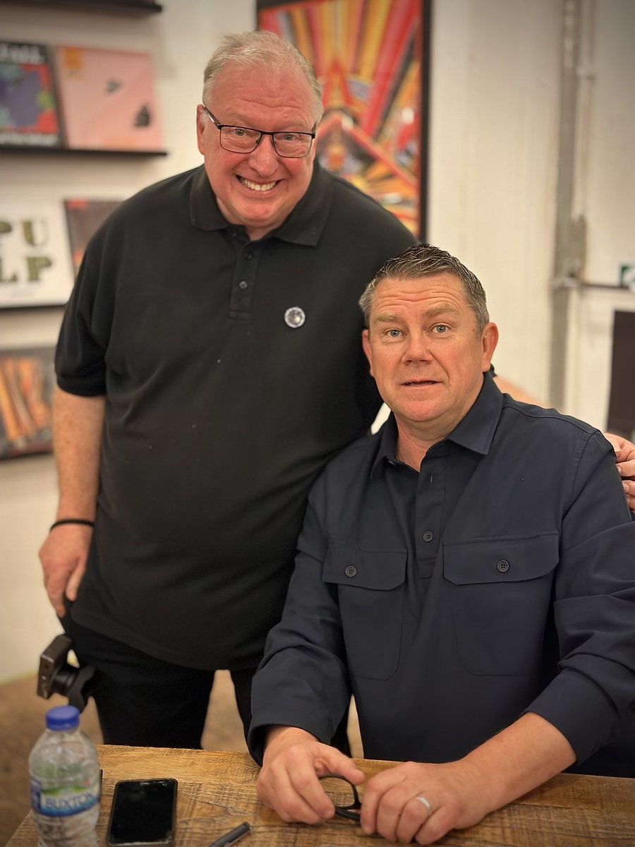 BigwhopperKevin's tweet photo. Me and a startled Nick Banks at his Book signing @beartreerecords @therealnickbank @welovepulp #soitstartedthere @OmnibusPress
๐ธJoe Blanchard https://t.co/ZJ3mvTssPY