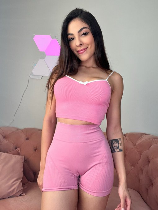 My booba or iphone 15? https://t.co/eSBAMfd5m9