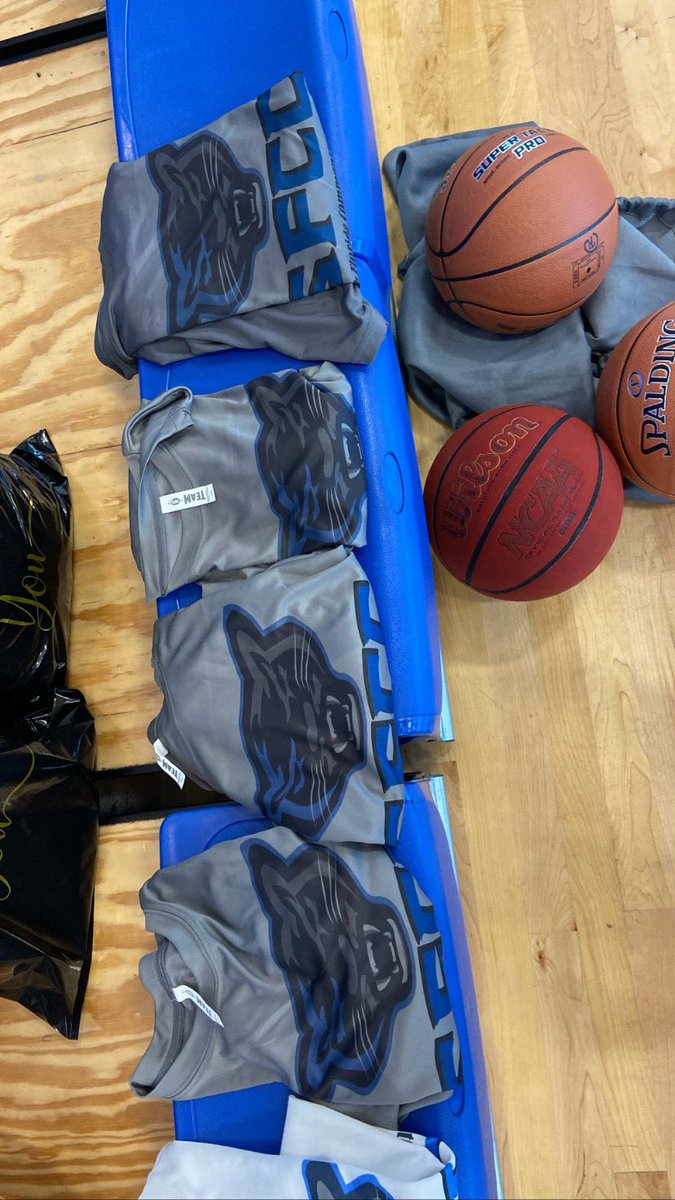 coachTeeC's tweet image. Shooting shirts looking good! 👀