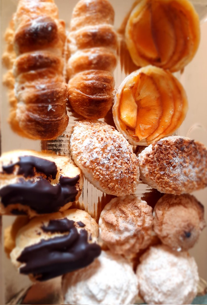 Endulzándonos el inicio del otoño con estas exquisiteces de #PasteleríaMartín, <a href="/pastelemartin/">Pasteleria Martin</a> de #Lugo... Ñam, ñam 😋😋