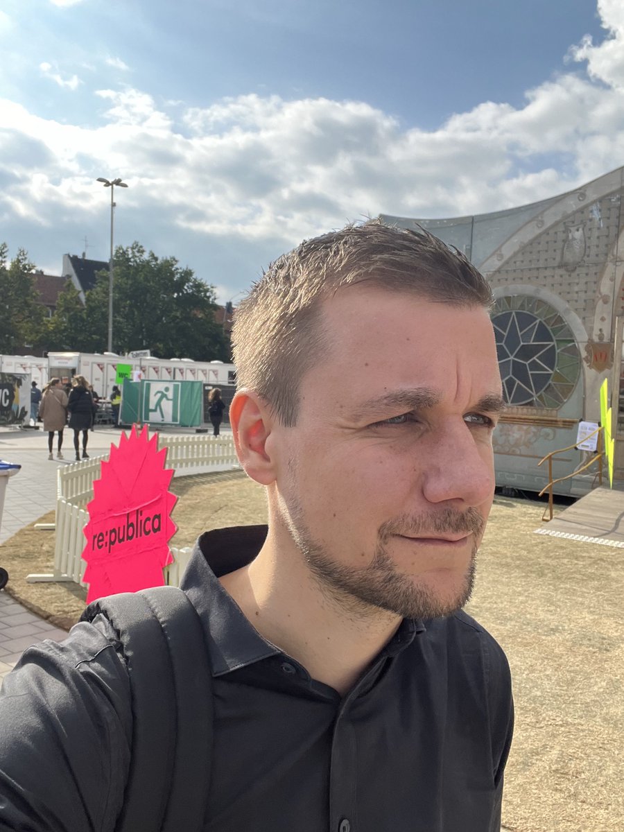 TobiSchlegl's tweet photo. Danke @republica . Wie gut, dass ich über mehr gesellschaftliches Engagement sprechen durfte🙏 I‘ll be back. #rpRBF https://t.co/kg736Fc2la