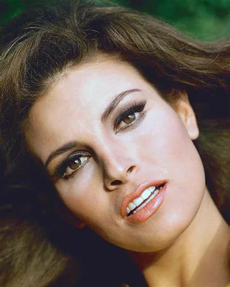 RAQUEL WELCH F6uD7S7XAAA430V?format=webp&name=small