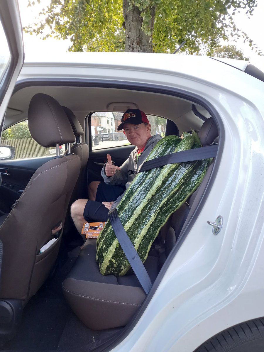 AuthorLazza's tweet photo. Just off 4a drive with my new baby marrow.
#marrows #GardeningX #allotment #BABYMONSTER #greenfingers #zucchini https://t.co/q7ACinTtml