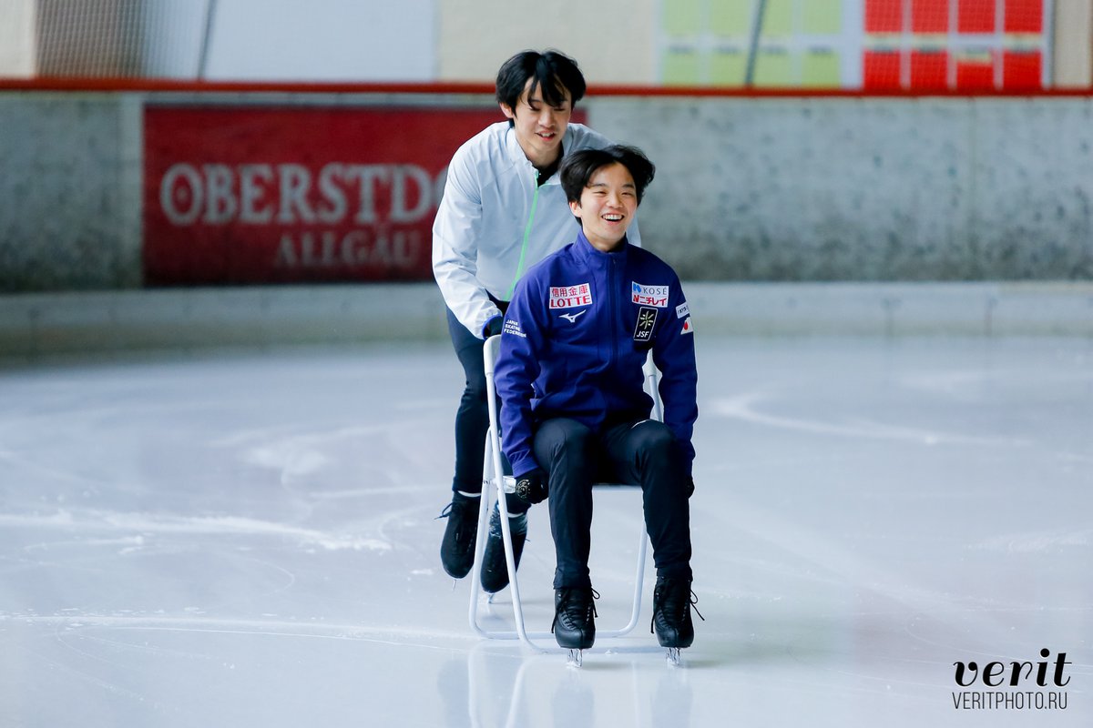 Kazuki and Koshiro in the gala practice 😆

#NebelhornTrophy #KoshiroShimada #島田高志郎 #KazukiTomono #友野一希