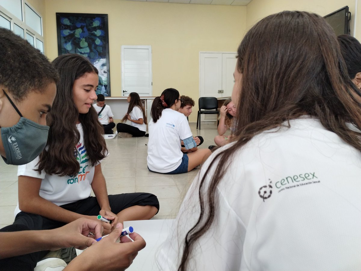 🤩Hoy en el <a href="/CenesexEduca/">Centro Nacional de Educación Sexual - Cuba🇨🇺</a> 🤗estamos en modo adolescente‼️ 

🥰 Como parte de las 💫Jornadas Hablemos de Sexualidad: Aprender para la Vida✨, ahora mismo realizamos un cinedebate con estudiantes de la Secundaria Básica Guido Fuentes Jiménez.

#CrecerConAmor #35AniversarioCenesex