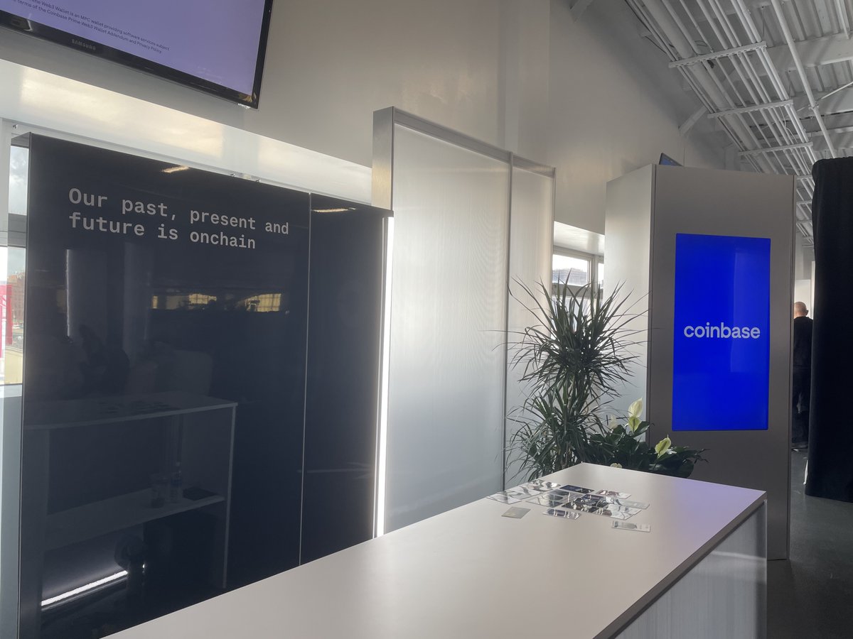 Chosen_Memories's tweet photo. Look who agrees with us. @coinbase @BuildOnBase 
#Messari #Mainnet2023 https://t.co/mIS2F6FVmc