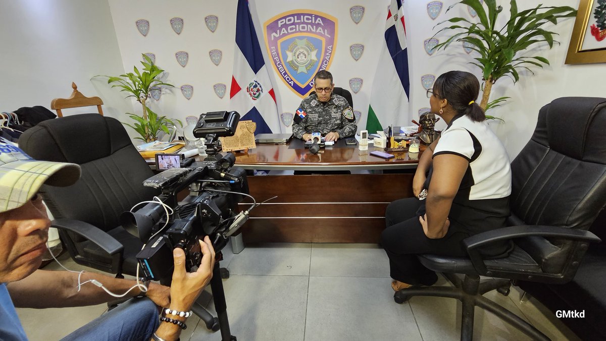 gabrielmercedez's tweet photo. Ahora director de Comunicaciones Estratégica (Vocero) de la @PoliciaRD coronel @pesqueiradiego habla a medio de comunicación que cubren la fuente de la institución. #PNteInforma @rd_policia https://t.co/eXgQFwZYTc