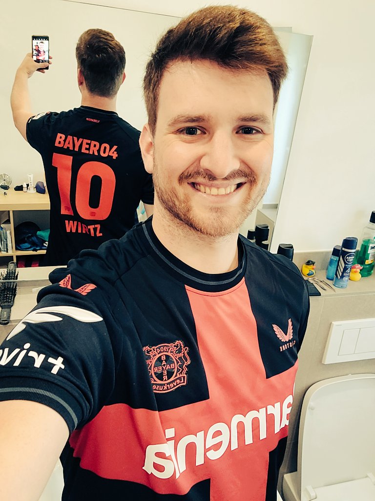 Ich hab mir dann auch mal das Bayer Meister/Pokal/Double/Tripletrikot gekauft. Würde mir sonst später in den Hintern beißen wenn ichs mir nicht geholt hätte 😁