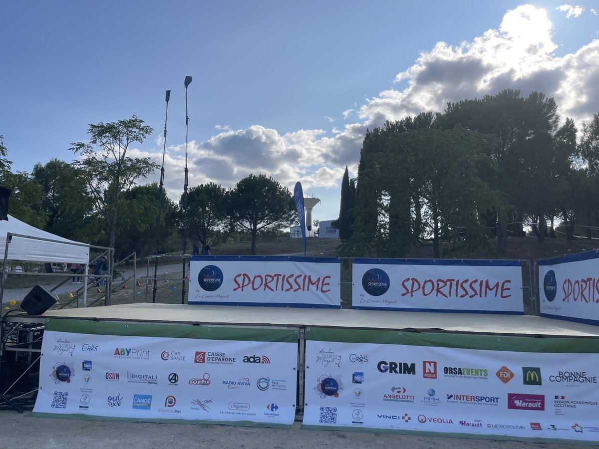 PerlaDanan's tweet photo. Belle energie autour du lac⁦ du @cres: partage #intergenerations , initiations tous #sports, 60 disciplines, rencontres: c'est @sportissime du ⁦@CercleMozartMTP⁩ qui rallie clubs, champions, partenaires. Just me Un partenariat  ⁦@RadioAviva34⁩ @AgirpourLECRES⁩ https://t.co/nxtg1ZzBcg