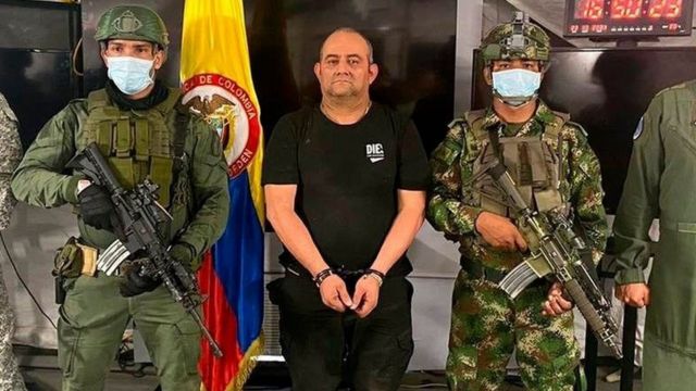 ruidiaz_ddhh's tweet photo. 🔴En el 2017, como lo conocen varias ongs, denuncie las orgias con niñas entre los 4 y 15 años realizadas por Otoniel con otros narcos, comandantes paras, sus lugartenientes etc., incluso la fiesta que le organizo a su hijo de 15 años, donde recogieron en el territorio donde se⬇️ https://t.co/DR25jcOkmU
