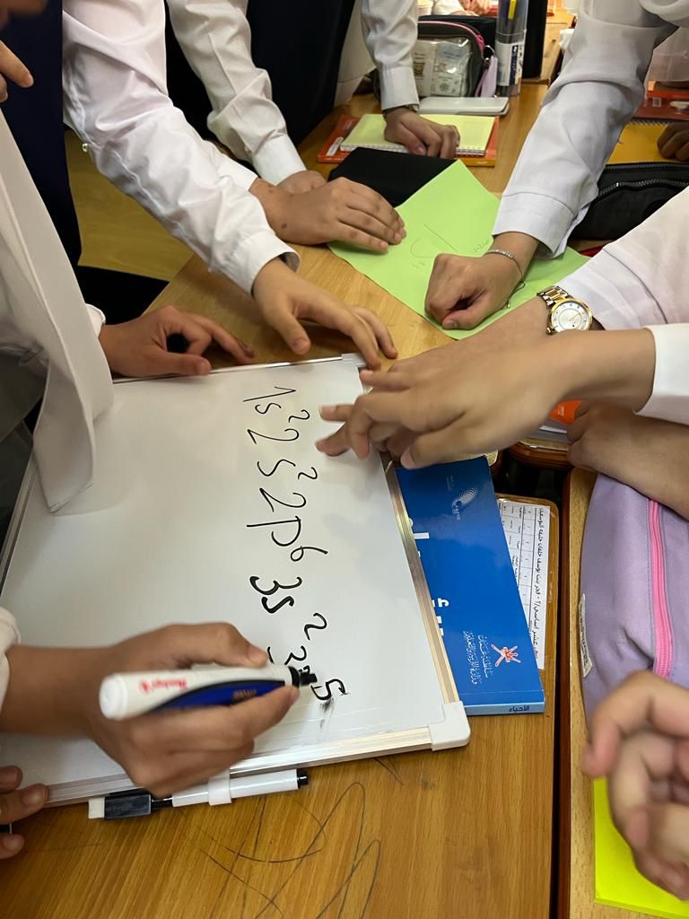 تميز وإبداع الأستاذة ميساء الجهورية في تنفيذ حصصها من خلال توظيف استراتيجيات التعلم النشط وبعض التطبيقات الرقمية المتنوعة وسط تفاعل كبير من الطالبات والتعاون بين المجموعات.
#فعاليات_تعليمية_مسقط 
#مدارسنا_مستقبل_واعد