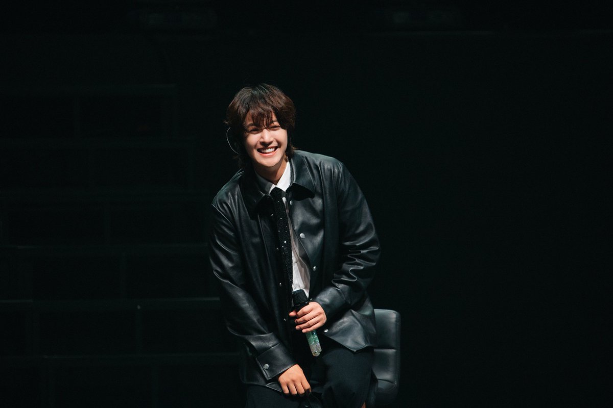 khj_heneciatwt's tweet photo. 일본에서의 한 번의 공연과 한 번의 팬미팅을 마치며... 오랜만에 만나 뵙는 일본 헤네치아 여러분의 무한한 사랑과 변치 않음에 자주 찾아뵙지 못하는 제 자신을 한 번 더 채찍질합니다. https://t.co/w5wpFAn5PG