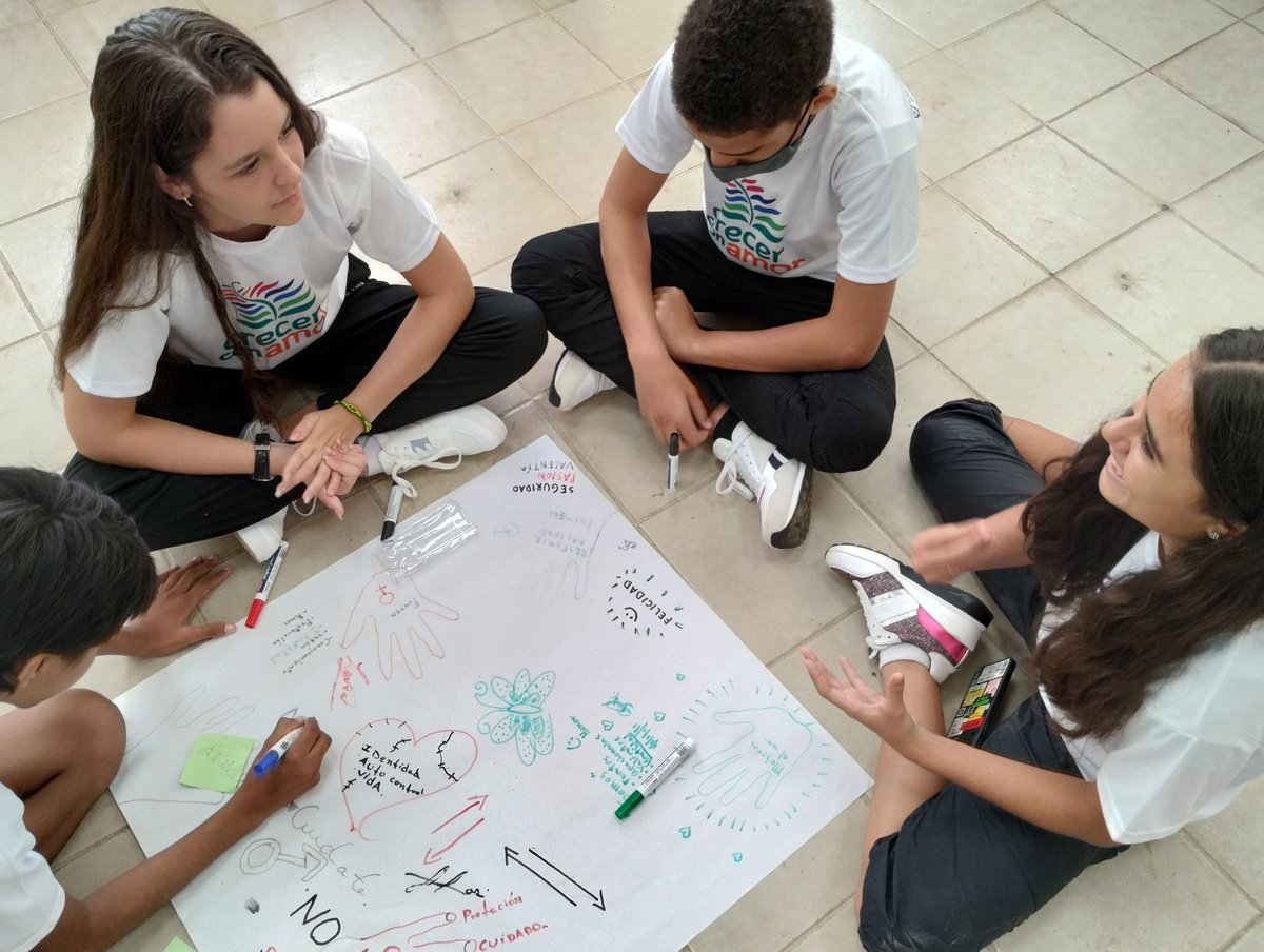 CenesexEduca's tweet photo. 🗣Interesantes y diversas las opiniones💬 de los y las adolescentes que nos acompañan hoy en el #Cenesex en el cinedebate.👏

💫Jornadas Hablemos de Sexualidad: Aprender para la Vida✨, ahora mismo con estudiantes de la Secundaria Básica Guido Fuentes Jiménez.

#CrecerConAmor https://t.co/3NBtvL1NuZ
