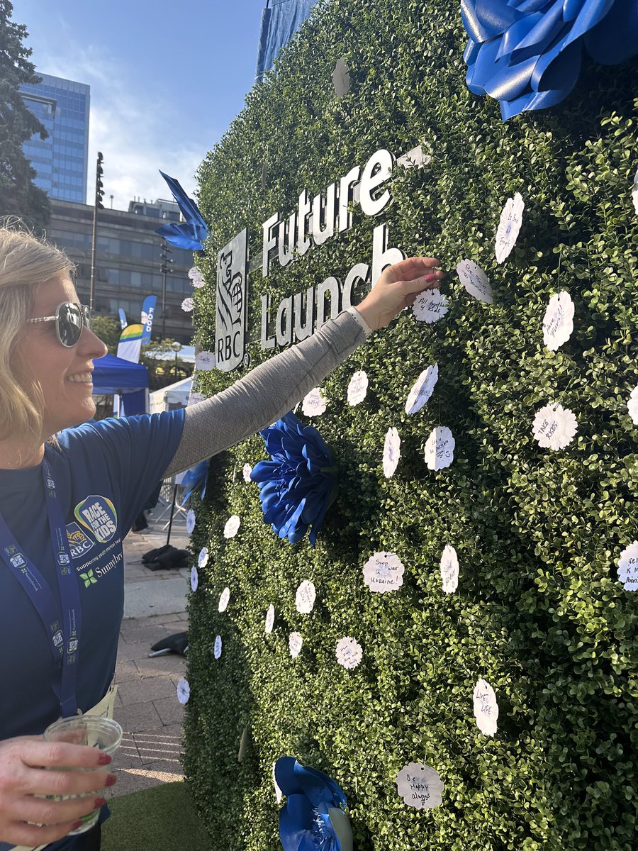 Lovely fall morning to #raceforkids with my <a href="/RBC/">RBC</a> crew! Supporting youth mental health in partnership with <a href="/Sunnybrook/">Sunnybrook Health Sciences Centre</a> - never been a more critical time.