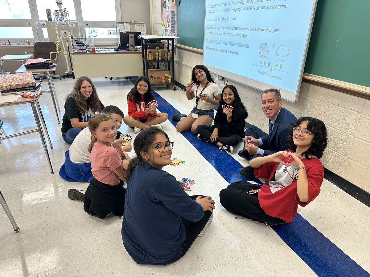 SilkowitzHMSAP's tweet photo. The Advisory period at HMS is an incredible way for students and staff to connect. Don’t let these smiles fool you- this group has some competitive Uno players! https://t.co/2vTIM60cY4