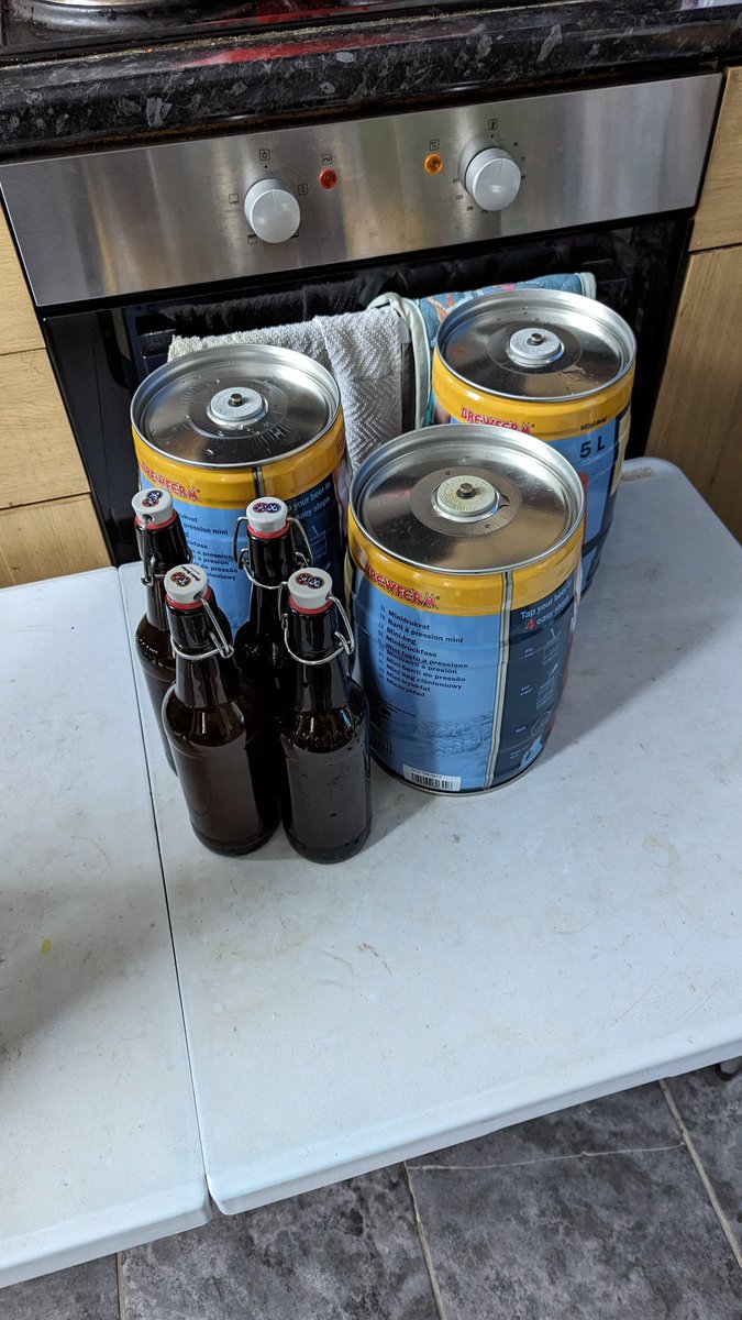 Bottled and kegged the lager that fermented at 29°C today. We were expecting it to be bad, but it smells and tastes good, albeit nothing like a lager! Glad it turned out ok so far. "Burger Eating Invasion Monkey" will be ready in a couple of weeks and is 4.6% ABV
#beer #homebrew