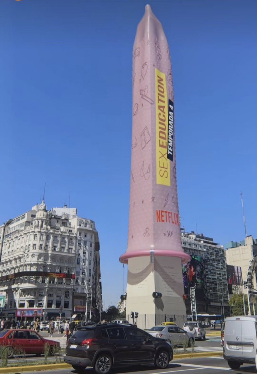 vipseriesbr's tweet photo. E a Netflix que simplesmente colocou uma camisinha no Obelisco, em Buenos Aires, para divulgar a 4ª temporada de Sex Education. https://t.co/6MTKI3LhLS