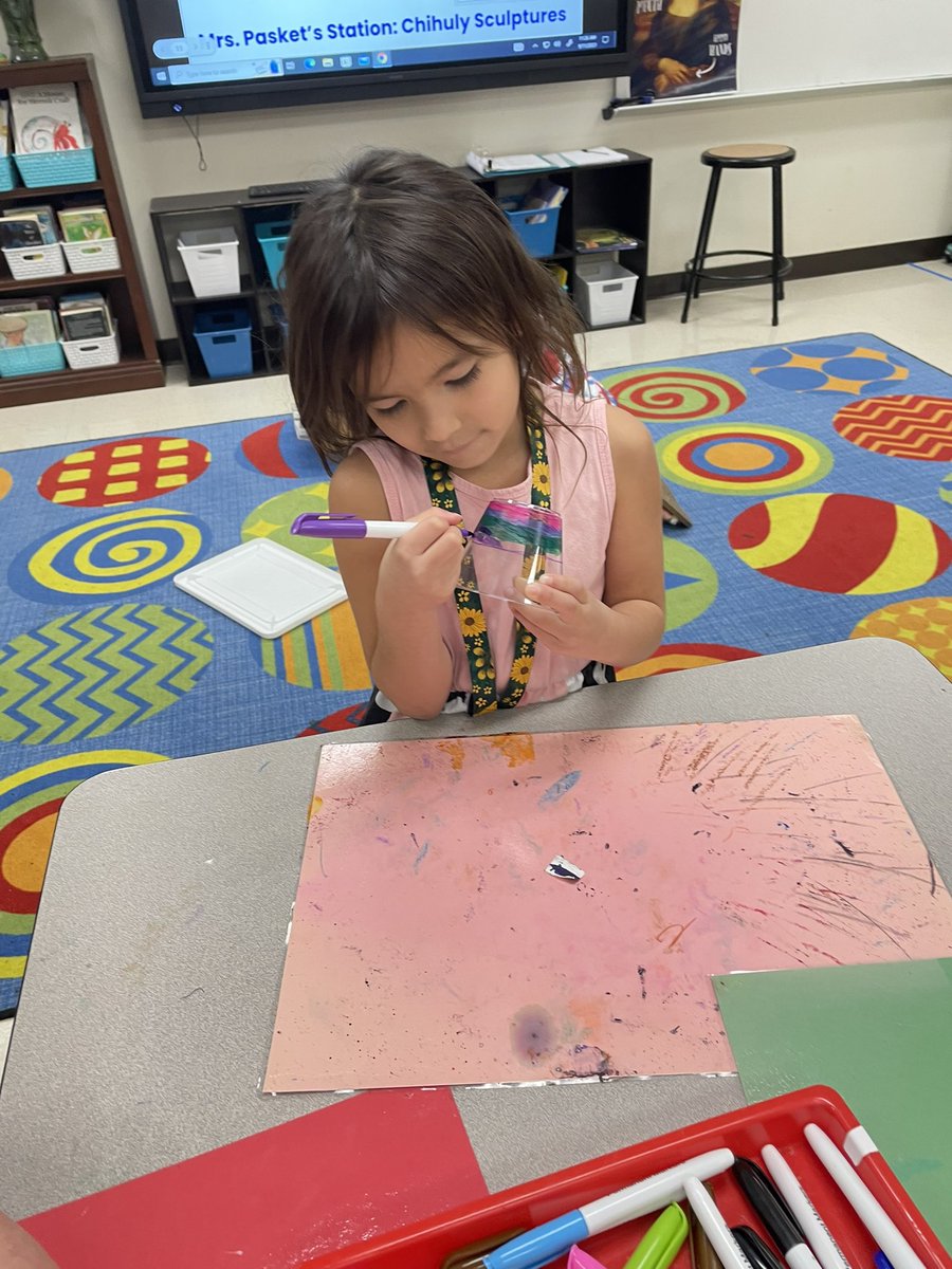 MrsPasketArt's tweet photo. Finished our Dale Chihuly unit. The students loved making sculptures and we can’t wait to see the finished installation! @ParkwayBulldogs @FineArtsMISD #MPESleadstheway #aspiretoinspire https://t.co/KktO8Fbkcz