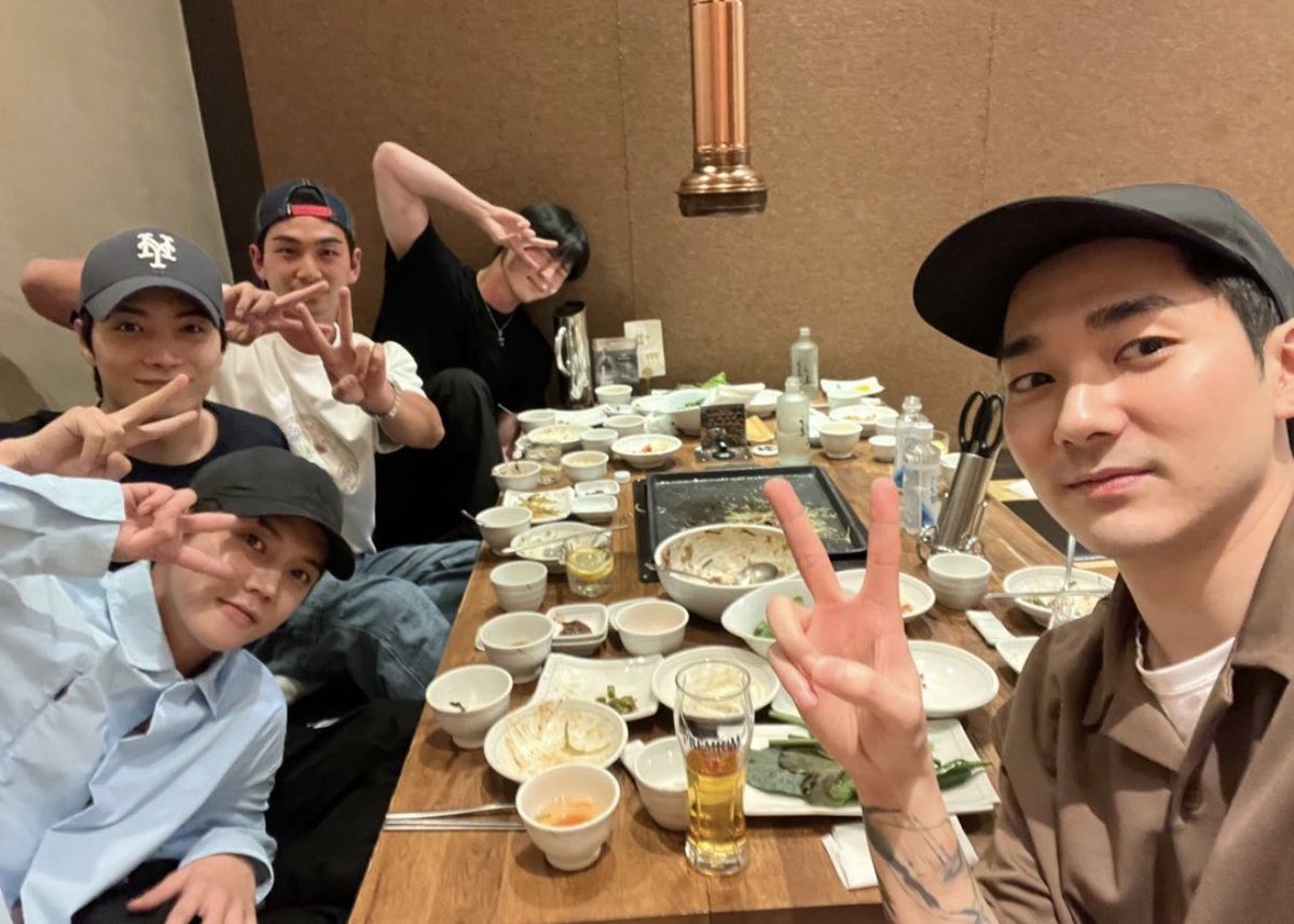 belovednuest's tweet photo. #뉴이스트 #NUEST @NUESTNEWS 🩷 https://t.co/UUhY2q3WJi
