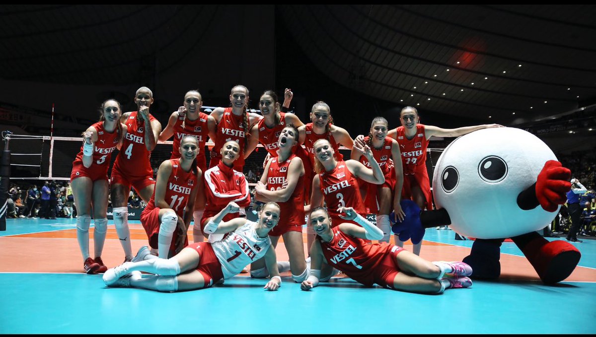cgueray's tweet photo. Japonya'y| da yenerek olimpiyatlara katilmayi garantileyen dünyanin 1 numarali voleybol takimi #FileninSultanlar'ni tebrik ederim. Var olun kizlar, gururumuzsunuz
Ne mutlu Türküm diyene!🇹🇷🇹🇷🇹🇷 https://t.co/iuxogDAetw