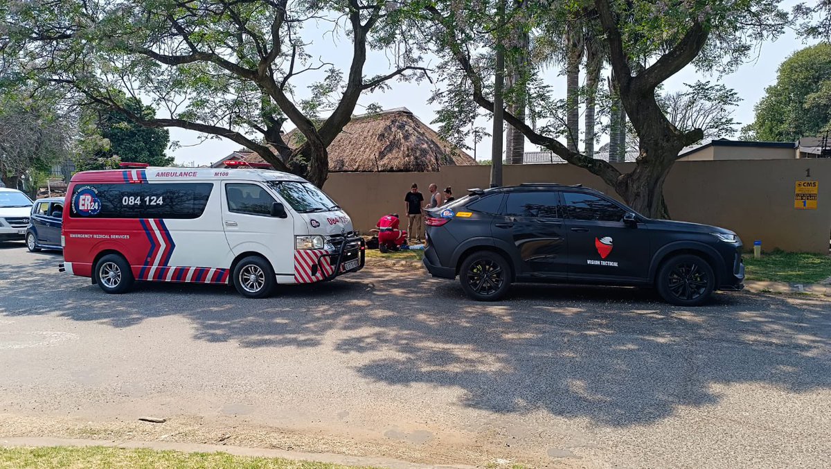 visiontactical's tweet photo. 🚨 Vision Tactical was urgently called to assist with a medical emergency in Benoni's Northmead area. 💉 After assessing the situation, they immediately reached out to ER24 for further medical assistance. 📞🏥
#visiontactical #responding #ER24 #Benoni #benonicommunity #communityassistance 🚑