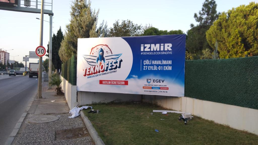 izmir_ilmem's tweet photo. TEKNOFEST İZMİR'in başlamasına sayılı günler kala heyecan devam ediyor. Afişler İzmir’in dört bir yanında yerini aldı. Biz hazırız, bekliyoruz... #TEKNOFEST 
@tcmeb @Yusuf__Tekin @yahsiomer @izmirvaliligi @drsuleymanelban https://t.co/i27ZAKdYJM