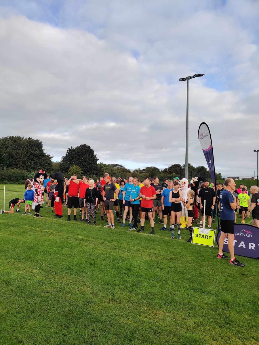 A wonderful morning in #Whitby to celebrate our 1️⃣0️⃣0️⃣th event 🤩 1️⃣6️⃣8️⃣ happy participants, some amazing fancy dress outfits and plenty of cakes 🧁 Many thanks to our amazing volunteers for making this <a href="/parkrunUK/">parkrun UK</a> event so special for everyone 😍
🌳#loveparkrun 💯