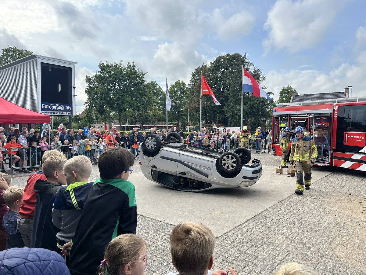 Open dag brandweer in Denekamp. En tevens moment waarop ik nog even gedag heb kunnen zeggen als voormalig teamleider. Mooi evenement van bevlogen ploeg.