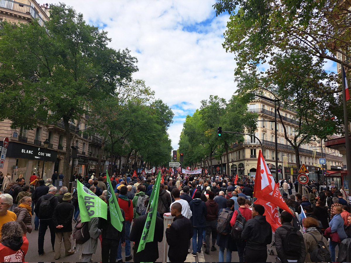Une centaine de marches étaient organisées ce #23septembre pour la justice, contre les violences policières et le racisme. Quelques images de Paris, où des milliers de personnes ont défilé en soutien aux victimes et à leurs familles, qui se battent pour que justice soit rendue.