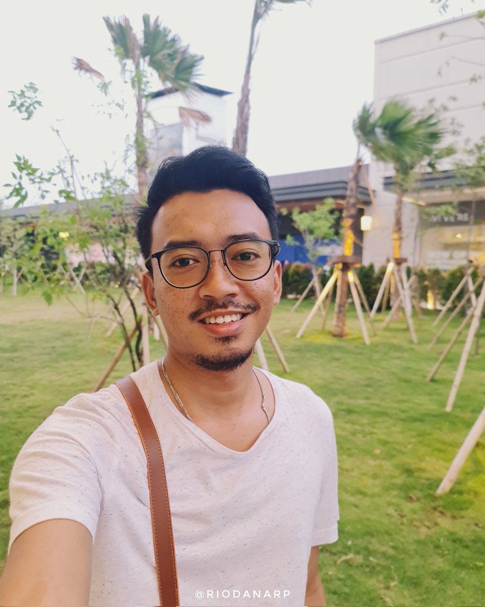 riodanarp's tweet image. Kalo ini versi #selfie &amp;amp; #selfpotrait di #Indonesiadesigndistrict @ PIK 2