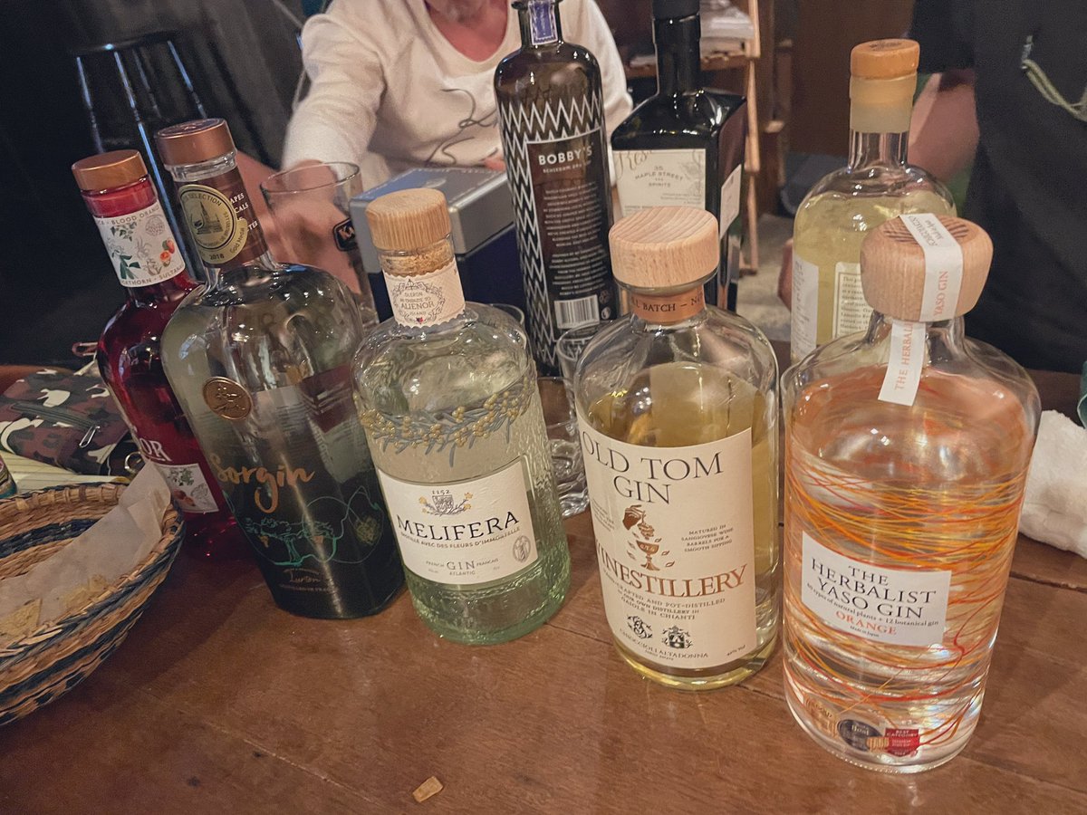 ether512's tweet image. #campofftone で出す予定のクラフトジンをテイスティング中
全てにおいてこだわり抜いているパーティーなのでこちらも気合いが入ります

offtone.in/camp/