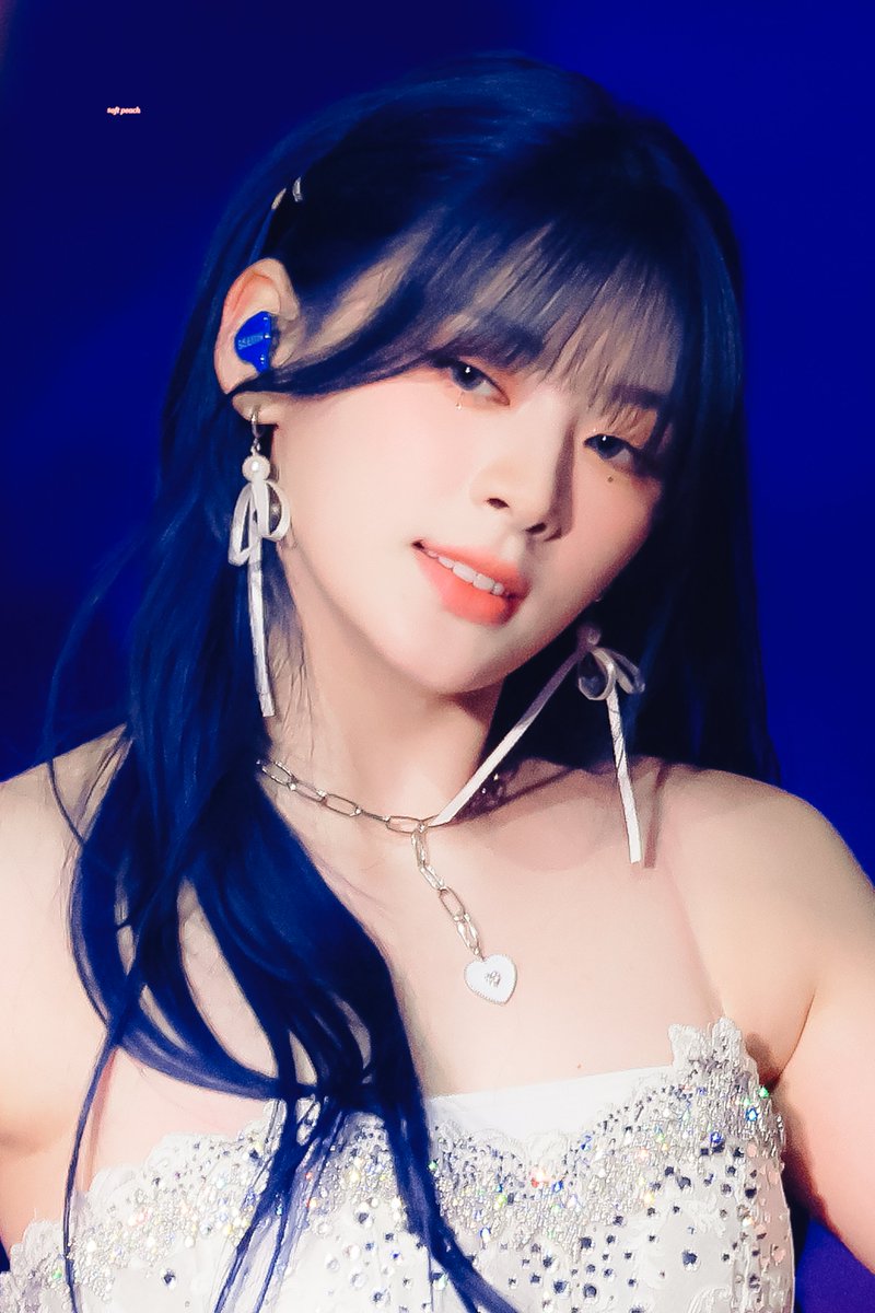 soft peach tweet media