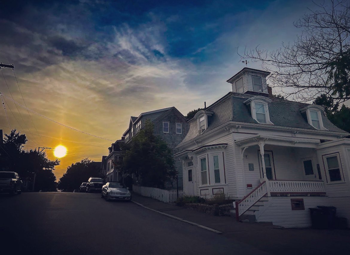 aart_innl's tweet photo. Yesterday’s sunset in Salem.
#salemma #sunset #fallvibes https://t.co/BWHxSCuLRU