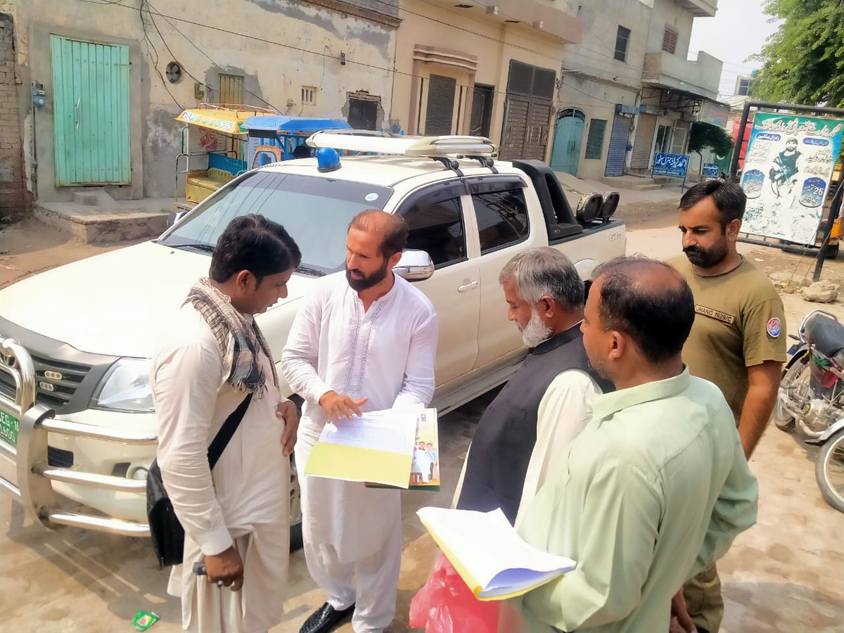 ElectionJhang's tweet photo. The District Election Commissioner Jhang Mr. Abdul Razzak and Election Officer Mr. Muhammad Akram monitoring and supervising the on-going  verification of spilt CBCs in District Jhang. The activities are found satisfactory. https://t.co/NfT1ABpG7H