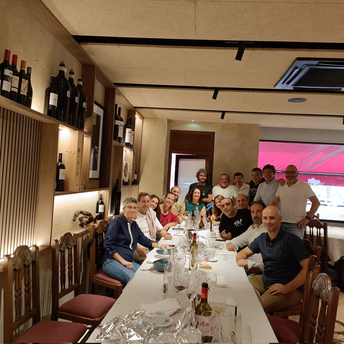Primera jubilación!!  Despedimos a un compañero tras 32 años en la empresa. Feliz jubilación Santos!! #jubilacion #empresa #celebracion