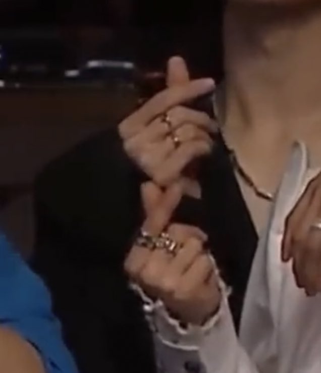 แล้วแกดูขนาดมือจีซองกับเตนล์