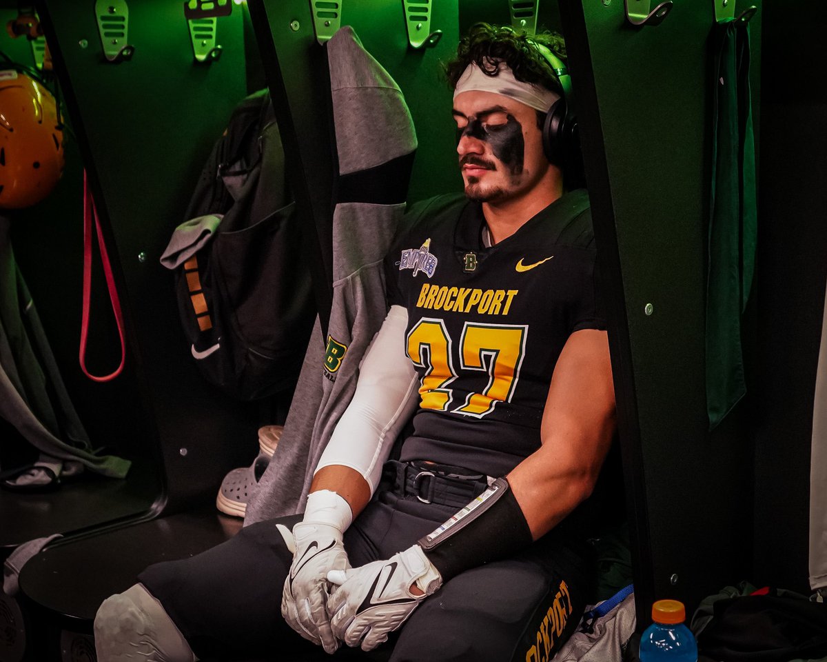 HAPPY GAME DAY TO THOSE WHO CELEBRATE 🥳 🏈 🦅 

12PM kick off on Bob Boozer. Be There. 

#UndefeatedEffort 🦅