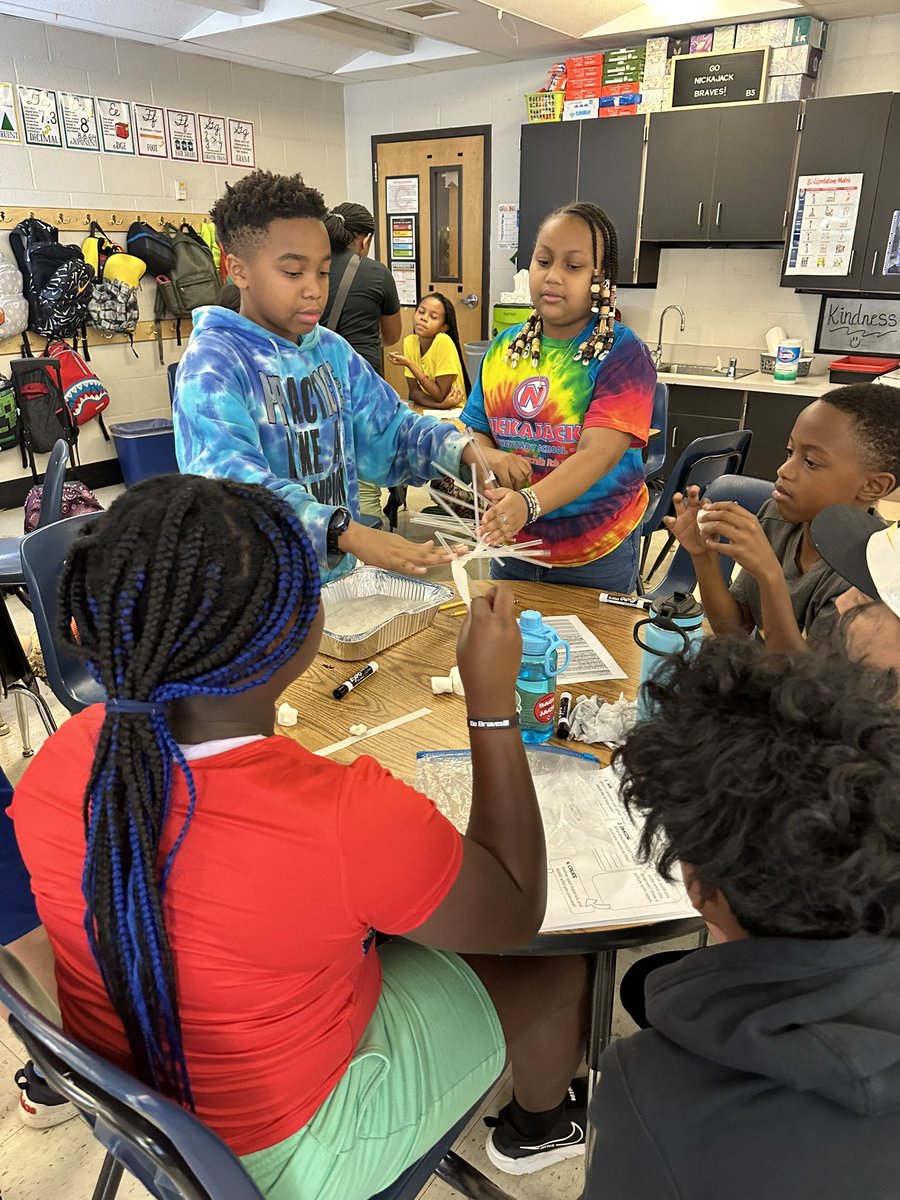 J68Janis's tweet photo. STEAM Day!! Collaboration, Problem Solving,Critical Thinking, Creating! @NESBraves We read about what happened in New Orleans with Katrina, why this area has levees and what happened when and after the hurricane. Task: build a levee that can withstand the water! https://t.co/67omxR50AV