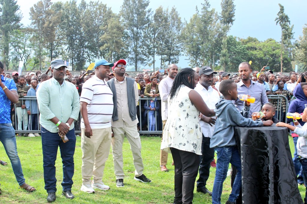 MusanzeDistrict's tweet photo. Muri aya masaha, PS muri @MiniYouthRwanda  @parfaitbus , Guverineri wa @RwandaNorth @gahundemaurice , Umuyobozi w' Agateganyo w' Akarere ka #Musanze @HBizimana , Umunyamabanga Nshingwabikorwa w' Akarere @alex_kanayoge bitabiriye igitaramo" IWACU MUZIKA FESTIVAL". https://t.co/iFg990VwNv