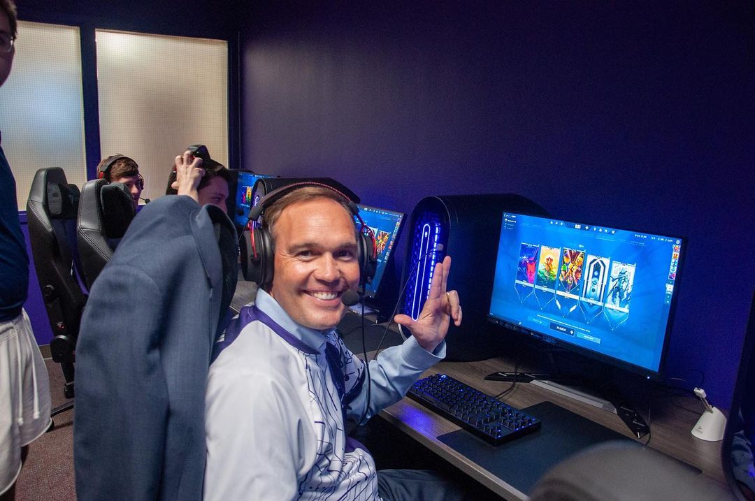 neccgames's tweet photo. A 𝗛𝗨𝗚𝗘 shoutout to our friends @Texan_Esports on the Grand Opening of their new Esports Lounge 😎

(📸 courtesy of TexanEsports) https://t.co/Bou5LuKGnY