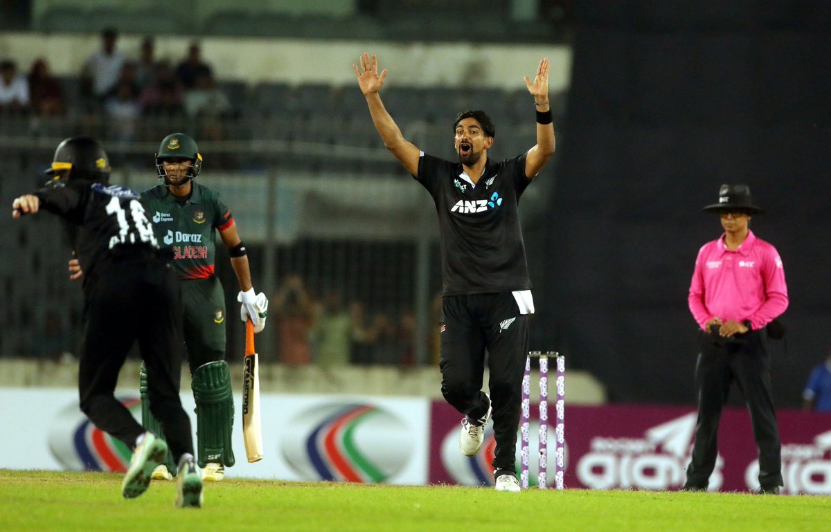 itskishankishor's tweet photo. Best Bowling Figures by a New Zealand Spinners in Men's ODIs

𝟲/𝟯𝟵 - #IshSodhi v 🇧🇩, Mirpur, TODAY **
5/7 - #DanielVettori v 🇧🇩, Queenstown, 2007
5/22 - #MatthewHart v 🌴, Margao, 1994
5/30 - #DanielVettori v 🌴, Lord's, 2004

#BANvNZ #BANvsNZ

(📸/@BLACKCAPS) https://t.co/ihdBiYT49M