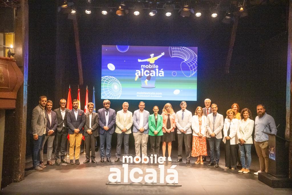AytoAlcalaH's tweet photo. TECNOLOGÍA |
🔛 El 'Corral de Comedias' acoge la inauguración oficial de la @Mobile_Alcala con la participación de la alcaldesa @JudithPiquet, el concejal de Innovación Tecnológica, @AntonioSalda92, además de la presencia de otros miembros del equipo de gobierno y de la corporación municipal.

🔝 Una #MobileAlcala que llega cargada de conferencias, talleres, actividades de calle, cursos de formación y un espectáculo nocturno de drones.

🗞️ https://t.co/EC04PM1D69

#AlcalaDeHenares #AlcalaConLaTecnologia