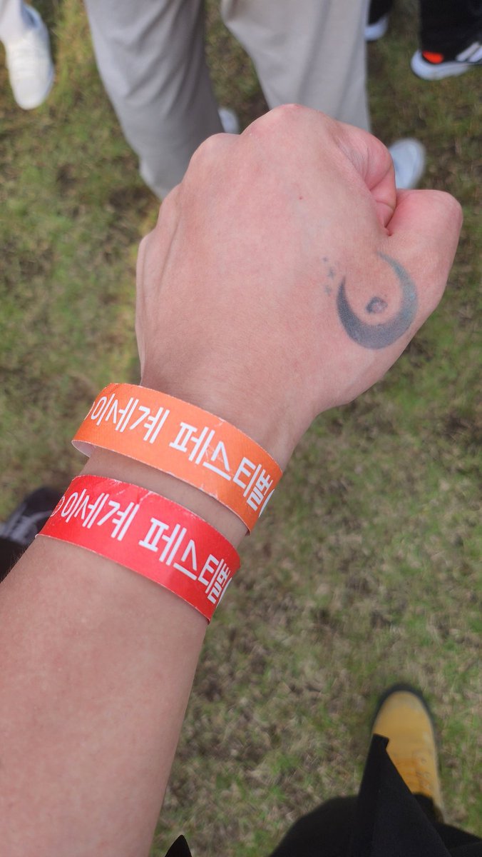 #이세돌_트친소
#이파리_트친소
#왁타버스_트친소

둘기 베이스 이파리입니다!!!
진짜 다 좋아하구 이것 저것 조공하는 거 좋아해요. 녹음하는 거 좋아하다보니까 개인 자료도 올라오는데 이세돌 이야기가 더 많습니다.

오늘 이세페 다들 고생하셨고 조심히 들어가시고, 푹 쉬세요!