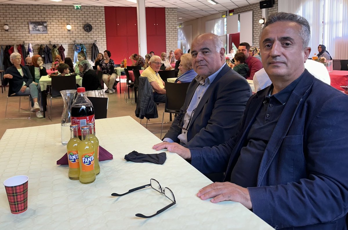 Een gezellige buurtbijeenkomst vond plaats bij wijkcentrum de Inval in Purmerend ter gelegenheid van #burendag. Er werd gezamenlijk Turks gegeten en oprechte vriendschappen werden gesloten.
#kunstvanhetsamenleven 
#burendag
#purmerend
#clubwelzijn