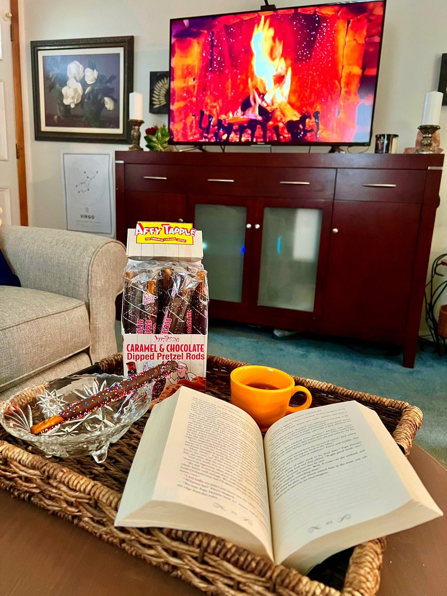 abbynaverysmom's tweet photo. The perfect fall snack! A good book, a cup of tea and delicious @affytapple Caramel & Chocolate Dipped Pretzel Rods. They are so yummy!
#affytapple #affyarmy #chocolate #caramel #delicious #snack #snacktime #pretzel #pretzelrods #yummy #fallsnacks #happyfall https://t.co/7oQw95w8dl