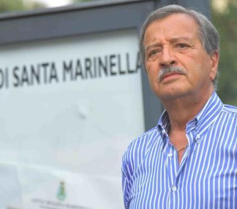 SiVisPacem1970's tweet image. Il #Sindaco #PD di #SantaMarinella #Tidei ripreso mentre consumava rapporti sessuali nel suo ufficio si dichiara vittima di 2 Consiglieri di minoranza già denunciati da lui per corruzione.
Ma se erano di minoranza e pertanto decidevano NULLA perchè dovevano farsi corrompere?