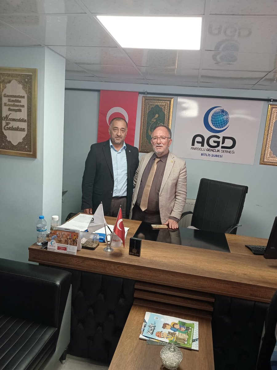 Rdvan38366407's tweet image. Saadet partisi Antalya milletvekili sayın Şerafettin Kılıç beyin Bitlis AGD şubemize yapmış oldukları ziyaretlerinden dolayı kendilerine teşekkür ederiz