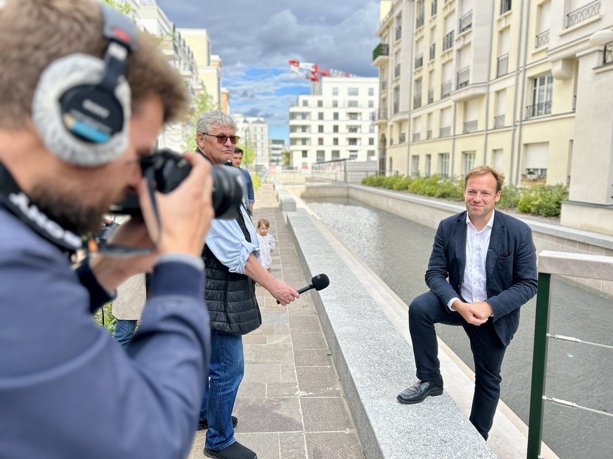 Jean-Didier Berger (@jd_berger) on Twitter photo Inauguration du quartier #GrandCanal avec nos partenaires <a href="/EiffageImmo/">Eiffage Immobilier</a> <a href="/vallee_sud/">Vallée Sud - Grand Paris</a> à #Clamart :
➡️ Le renouveau du Haut-Clamart se poursuit avec la création de 1500 logements
➡️ Ce programme s'inscrit dans la dynamique engagée pour redessiner une entrée de ville plus attractive Inauguration du quartier #GrandCanal avec nos partenaires <a href="/EiffageImmo/">Eiffage Immobilier</a> <a href="/vallee_sud/">Vallée Sud - Grand Paris</a> à #Clamart :
➡️ Le renouveau du Haut-Clamart se poursuit avec la création de 1500 logements
➡️ Ce programme s'inscrit dans la dynamique engagée pour redessiner une entrée de ville plus attractive