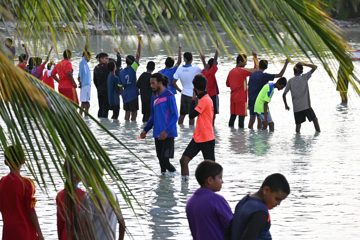 MvNids's tweet photo. ދިއޭސިއާ ފައުންޑޭޝަން މޯލްޑިވްސް ސީ.އެސް.އޯ ސްޓްރެންތެނިންގ ޕްރޮޖެކްޓްގެ ފޭސް 2 ގެ ލޯކަލް ކައުންސިލް އެންޑް ކޮމިއުނިޓީ އެންގޭޖްމަންޓް ގުރާންޓުގެދަށުން  ސްކޫލް ދަރިވަރުންނަށް ފަތަން ދަސްކޮށްދިނުމުގެ ޕްރޮގްރާމް ފެށިގެން ކުރިއަށްދަނީ. 

@Asia_Foundation 
#teamnids https://t.co/pKOTIxDrgE