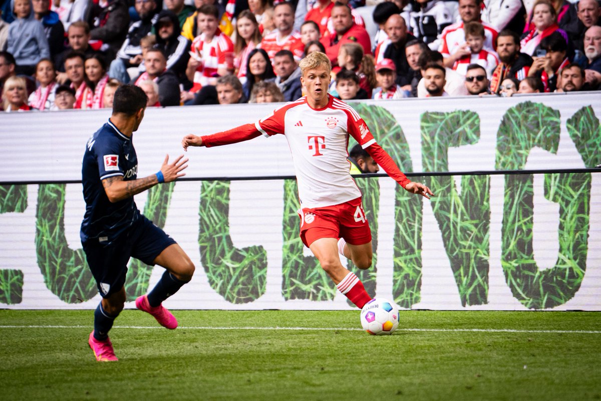 Congrats on making your Bundesliga debut, Frans 🥰

#MiaSanMia #FCBBOC